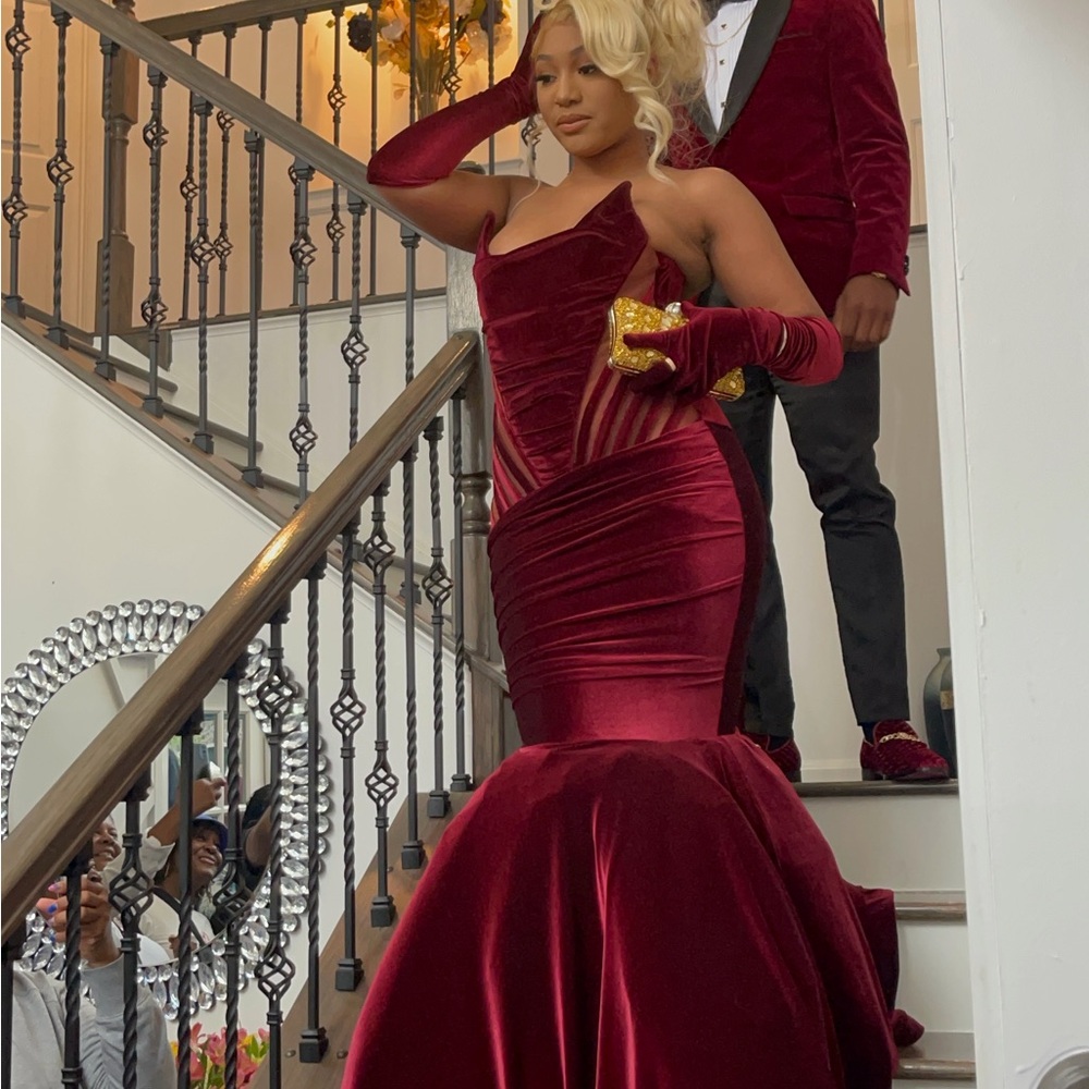 Elegant Burgundy Velvet Evening Gown